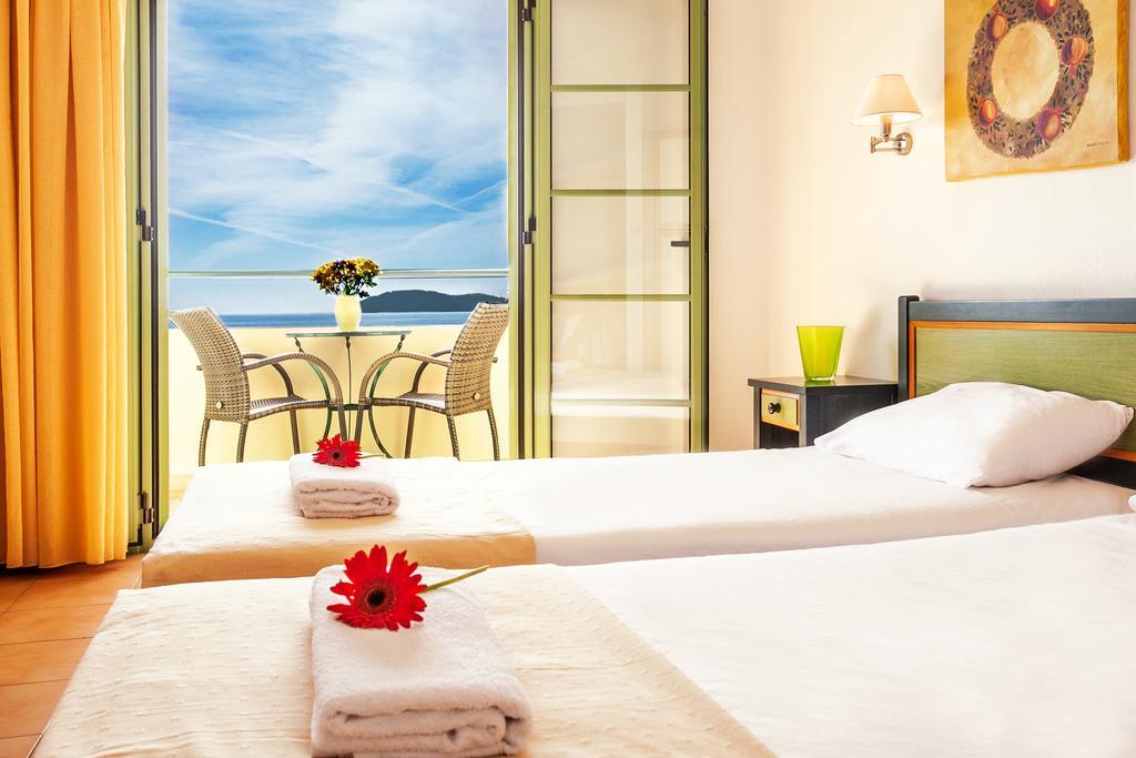 مدينة سكياثوس Hotel Dafni الغرفة الصورة